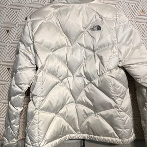 White puffer jacket by Northface